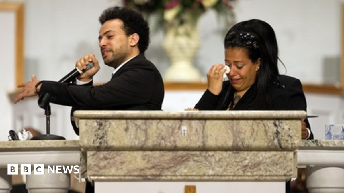 Kris Kross rapper Chris Kelly's funeral held - BBC News