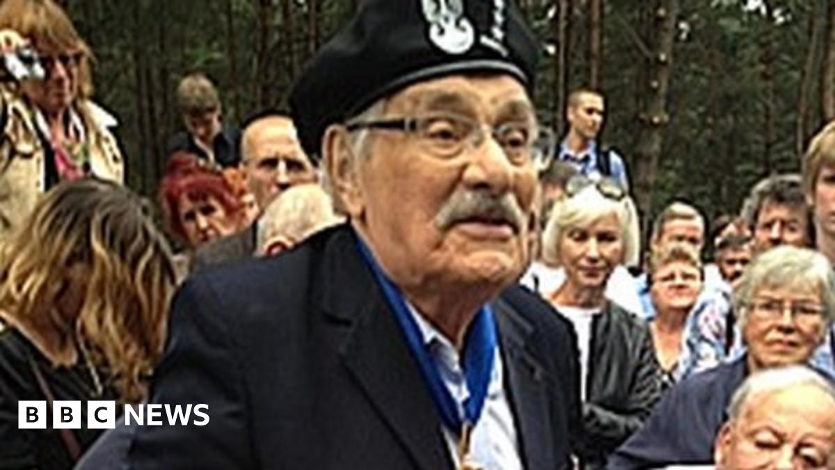 Last Treblinka death camp survivor Samuel Willenberg dies - BBC News