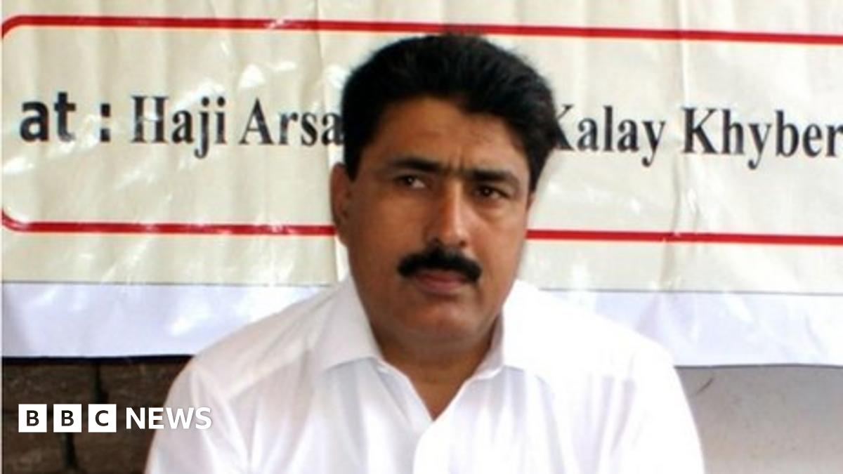 Lawyer for doctor in Bin Laden case quits over security - BBC News