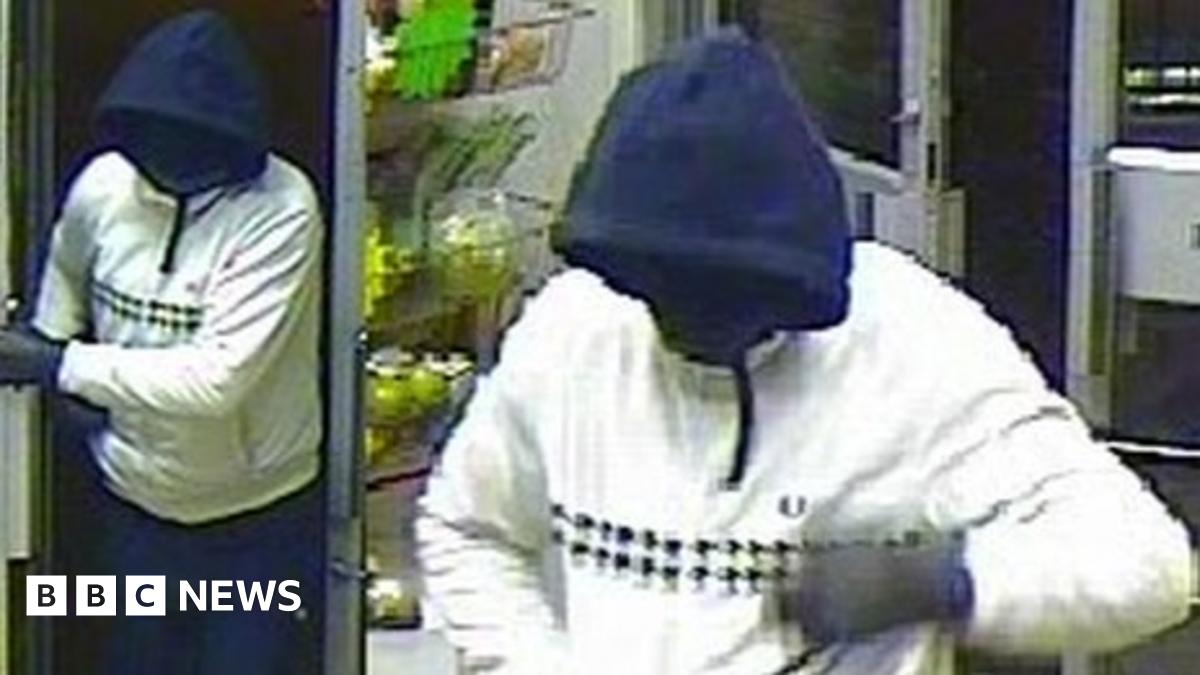 Police release image of suspected stun device robber - BBC News