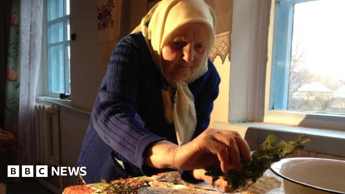 Holodomor: Memories of Ukraine's silent massacre - BBC News