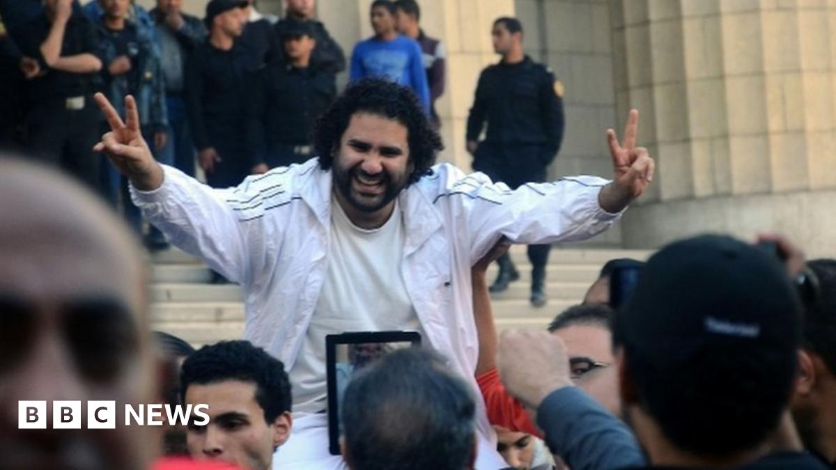 Egyptian social media abuzz over arrest of blogger - BBC News