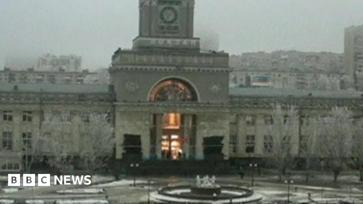 'Suicide bomber' hits Russia's Volgograd train station - BBC News