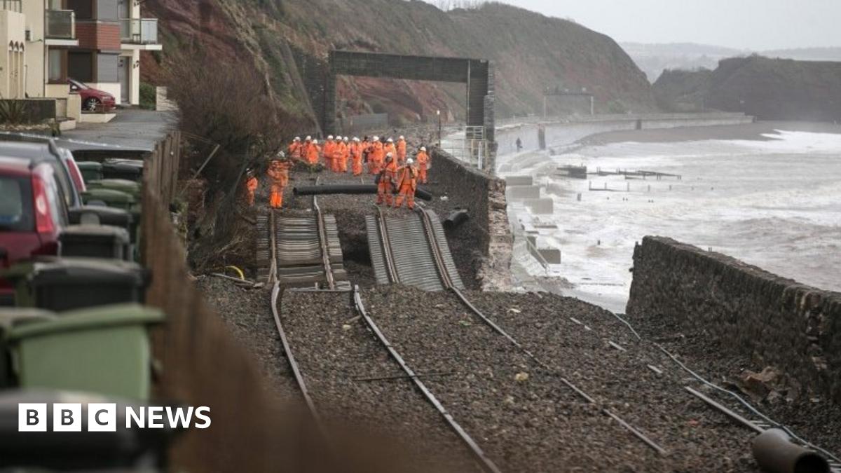 Rail bosses mull five options on wrecked Dawlish line - BBC News