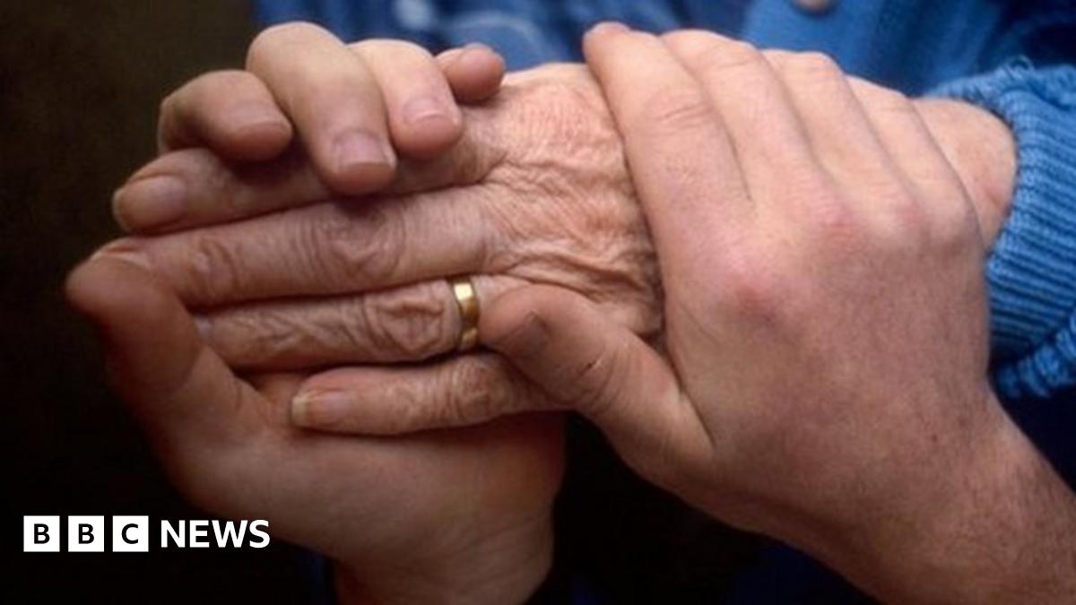 Care agencies 'must ensure recruits can speak English' - BBC News