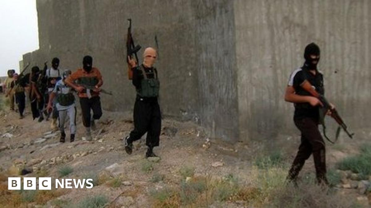 Militants Kill 20 Iraqi Soldiers In Attack Near Mosul Bbc News