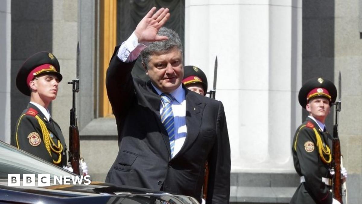 Ukraine's Poroshenko sworn in and sets out peace plan - BBC News