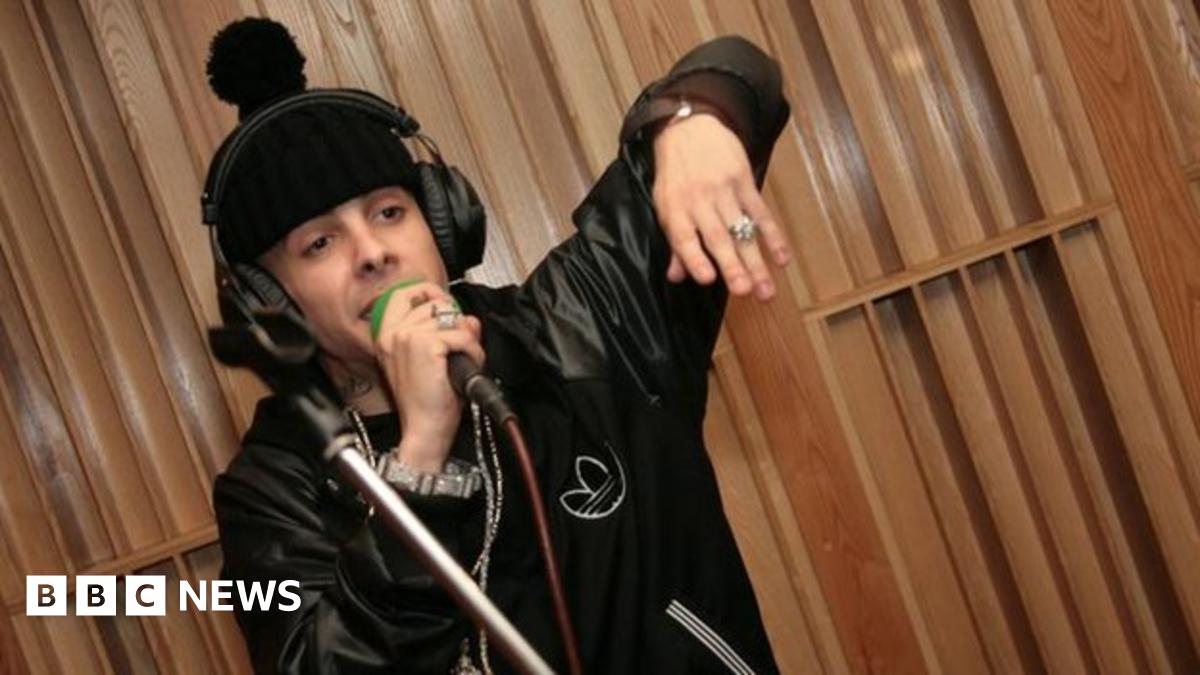 Former N-Dubz rapper Dappy pleads guilty to knife charge - BBC News