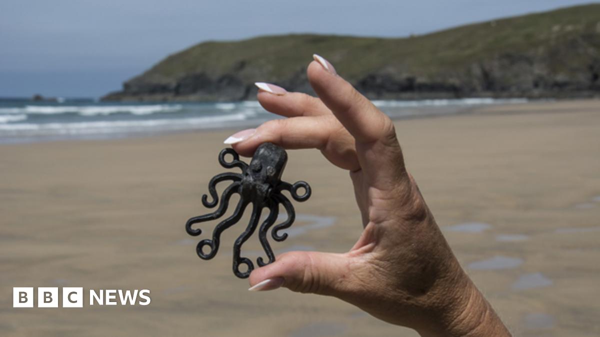 The Cornish beaches where Lego keeps washing up - BBC News