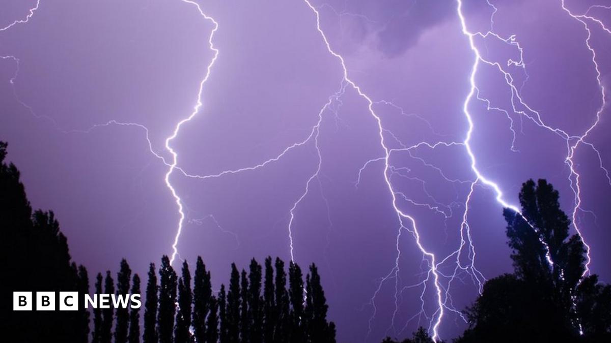 Lightning Storms Your Pictures From Around The UK BBC News lightning-storms-your-pictures-from-around-the-uk-bbc-news