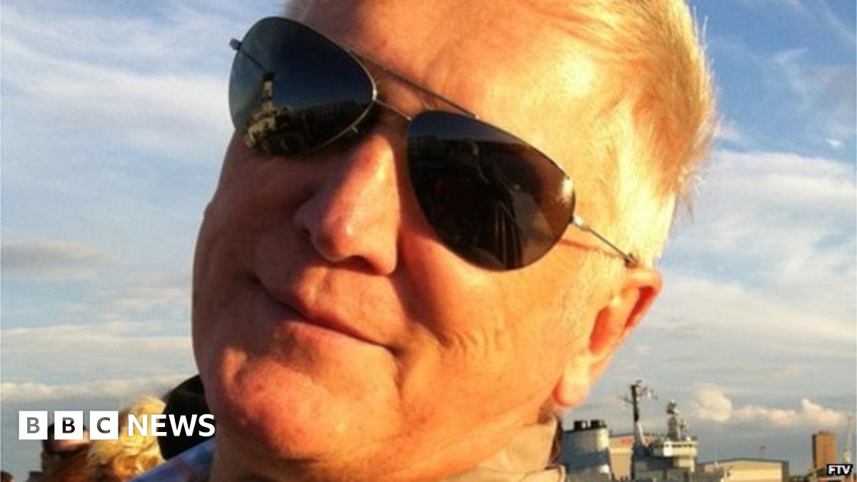 Mike Smith, former Radio 1 DJ, dies aged 59