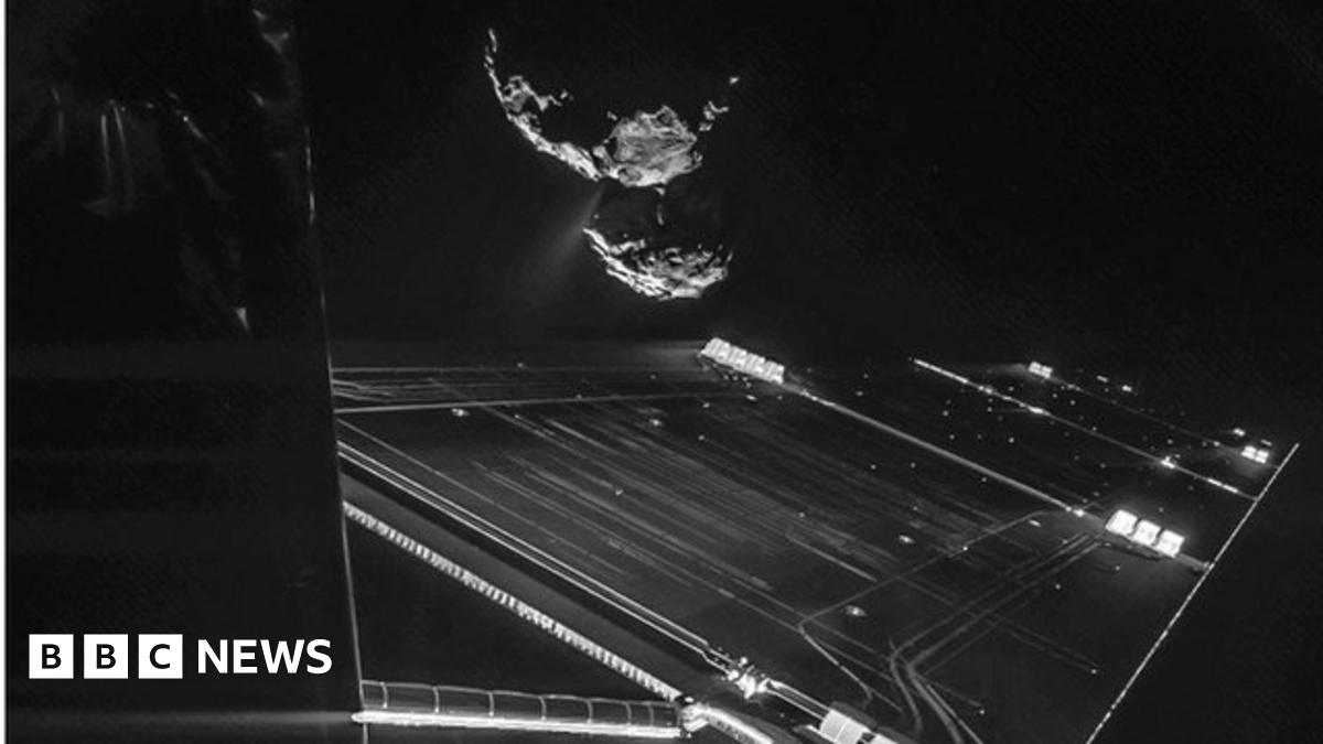 Rosetta mission: Philae comet lander pictures its target - BBC News