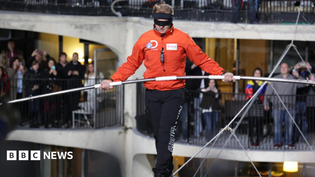 Who, what, why: Is everyone born with a fear of heights? - BBC News