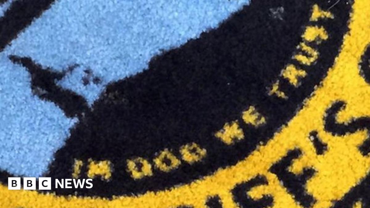 'In dog we trust' misprint on US sheriff's office rug
