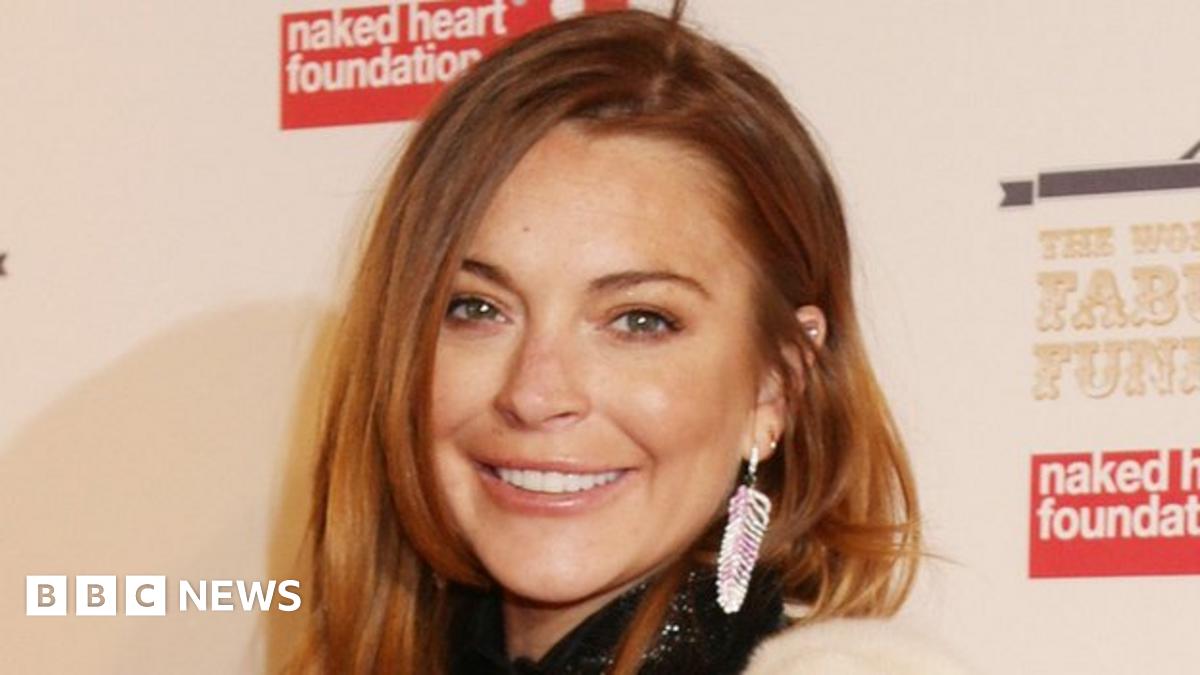 Lindsay Lohan told to do more community service BBC News