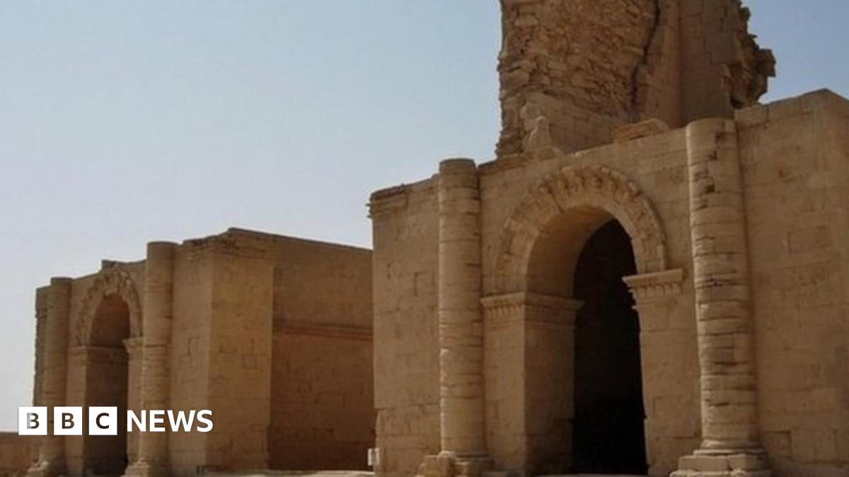 Islamic State 'demolishes' ancient Hatra site in Iraq