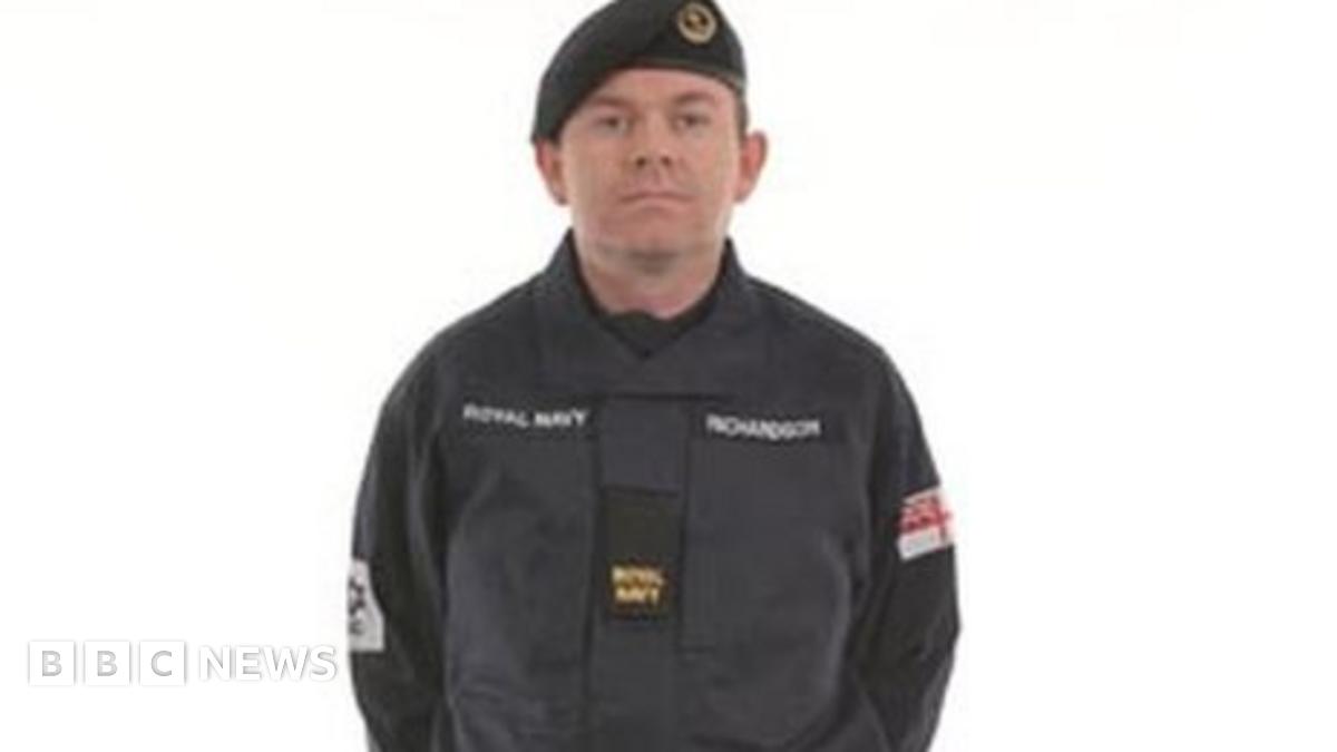 Royal Navy unveils 'modern' uniform - BBC News