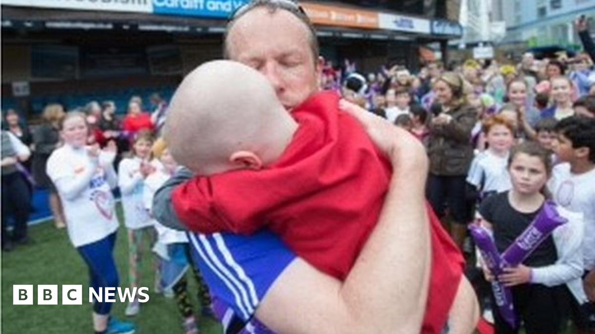 James Rudolf completes 159-mile run to Cardiff after marathon - BBC News
