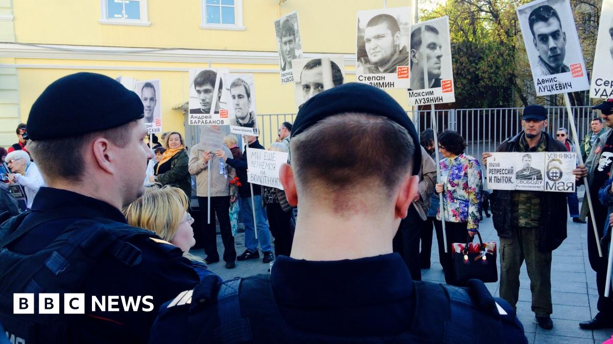 Russia's opposition defies brutal intimidation - BBC News