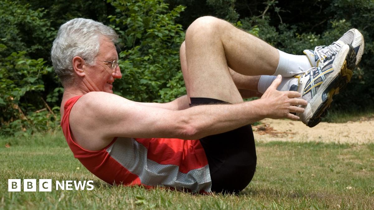 Elderly people who exercise 'live five years longer' - BBC News