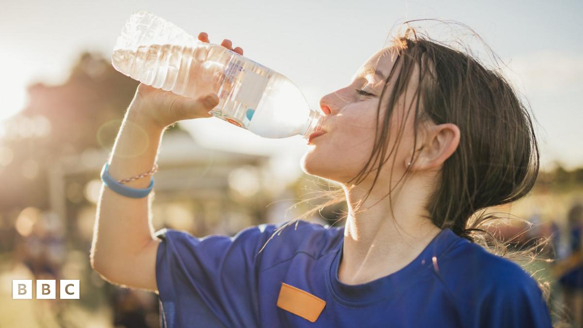 Heat alert: How to keep safe in the hot weather this week - BBC Newsround