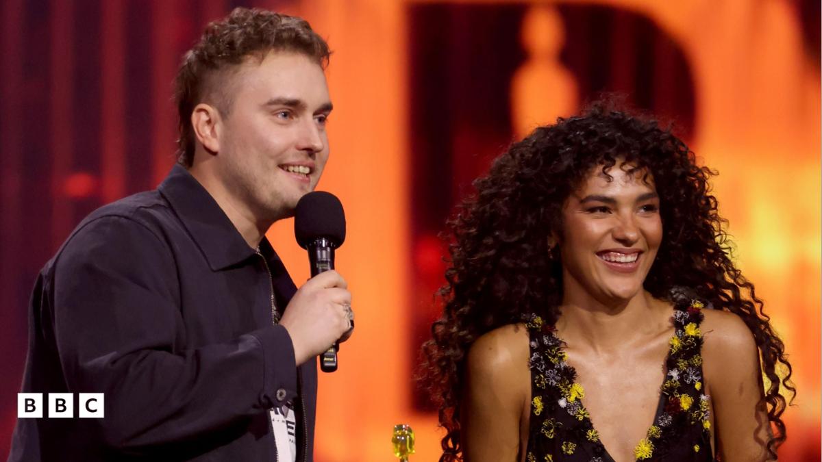A Record-Breaking Song: Sam Fender and Olivia Dean's 'Rein Me In' Makes History