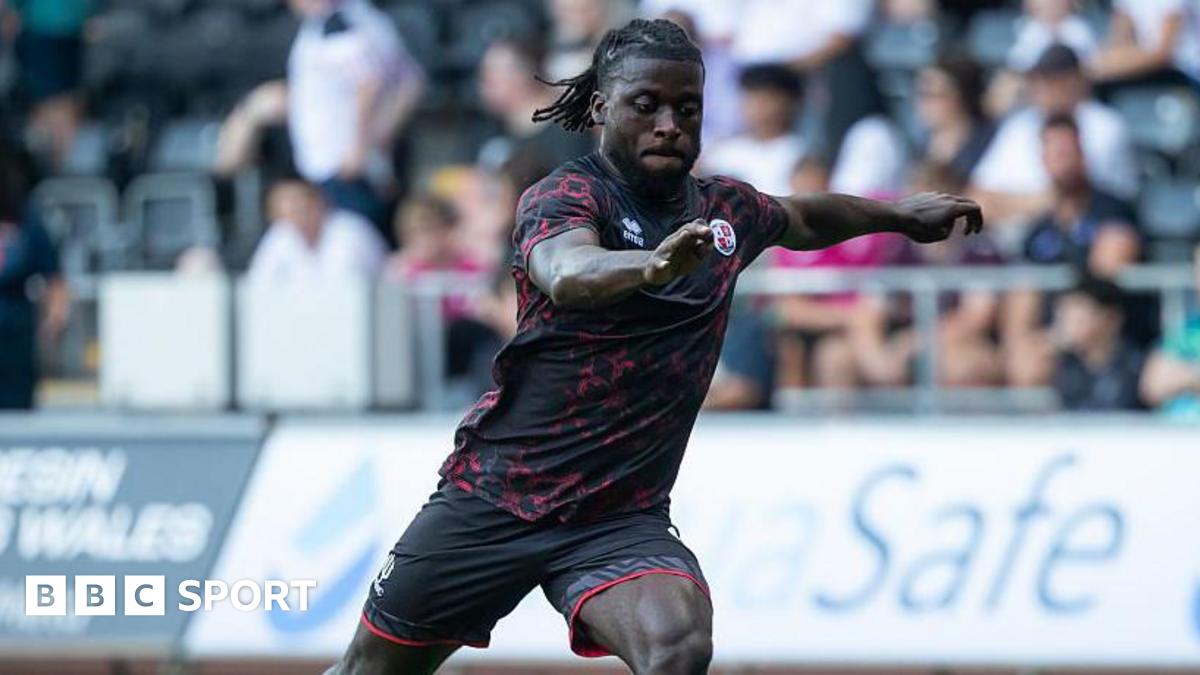 Barnet sign Crawley forward Tshimanga