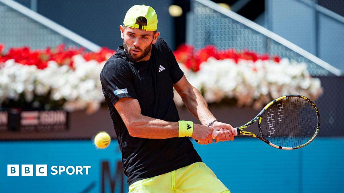 Briton Fearnley reaches Italian Open second round
