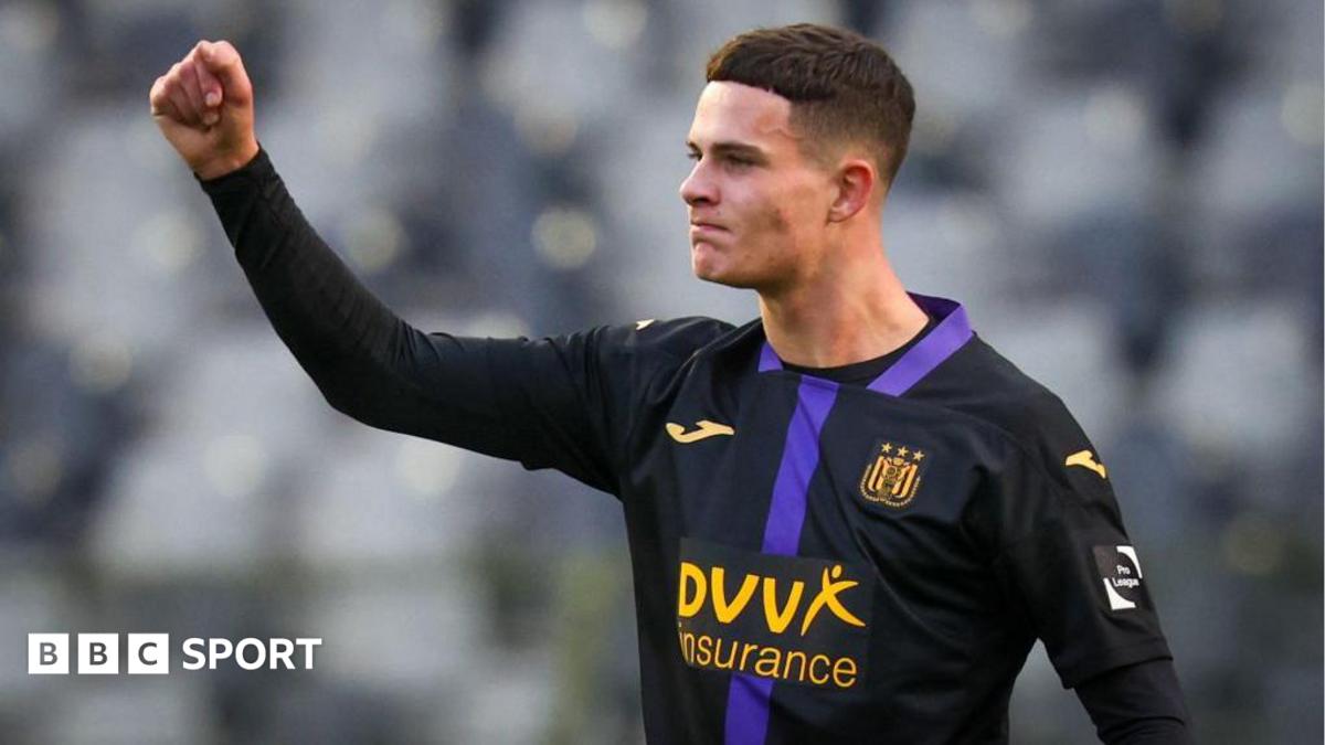 Sevilla close to signing Scottish striker Ure in £7.9m deal