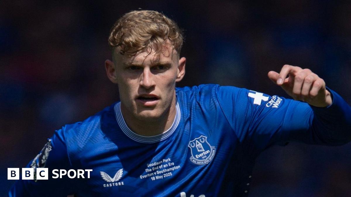 Branthwaite signs new five-year Everton contract