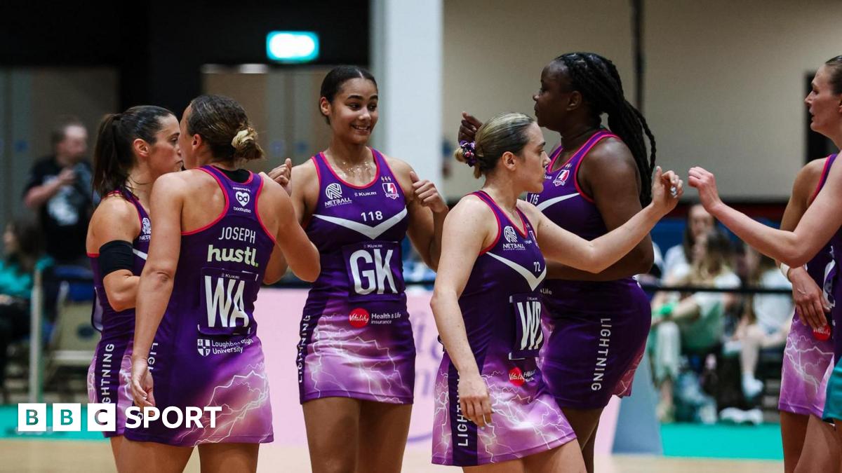 Lightning claim top spot after ninth consecutive win