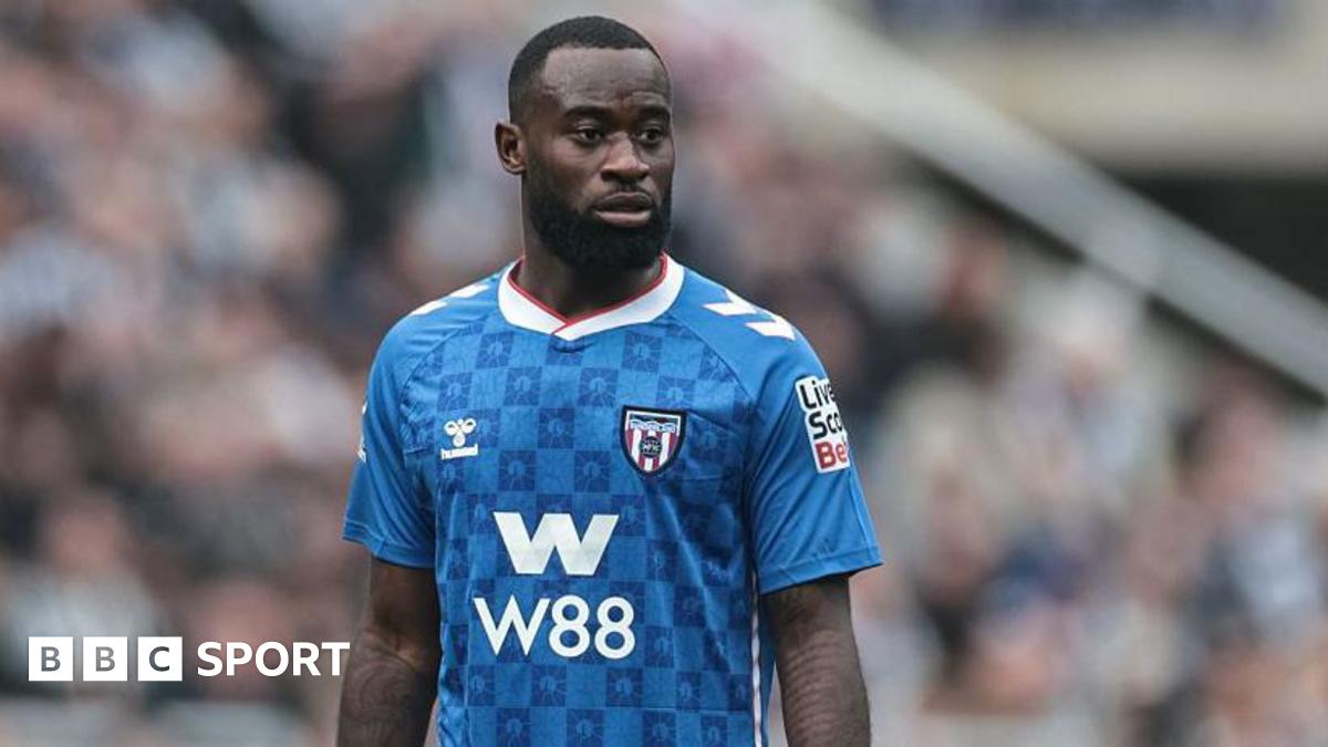 Newcastle-Sunderland paused after reported racism towards Geertruida