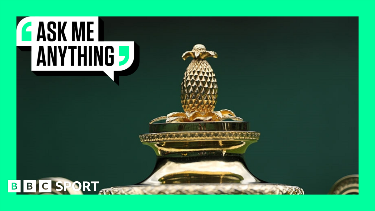 Why is there a pineapple on Wimbledon's men's trophy?
