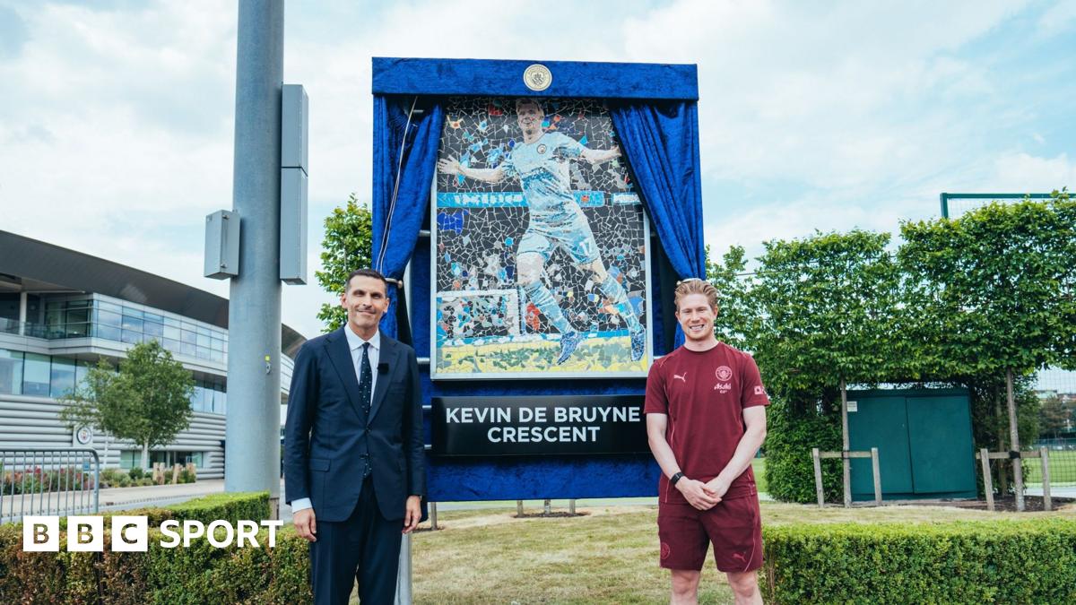 Manchester City Commissions Statue, Road, Mosaic for Kevin De Bruyne