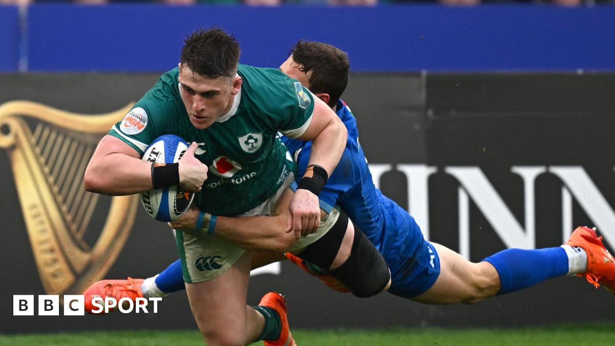 Six Nations: Italia 17-22 Irlandia-kemenangan bonus-point menjaga harapan gelar Irlandia tetap hidup