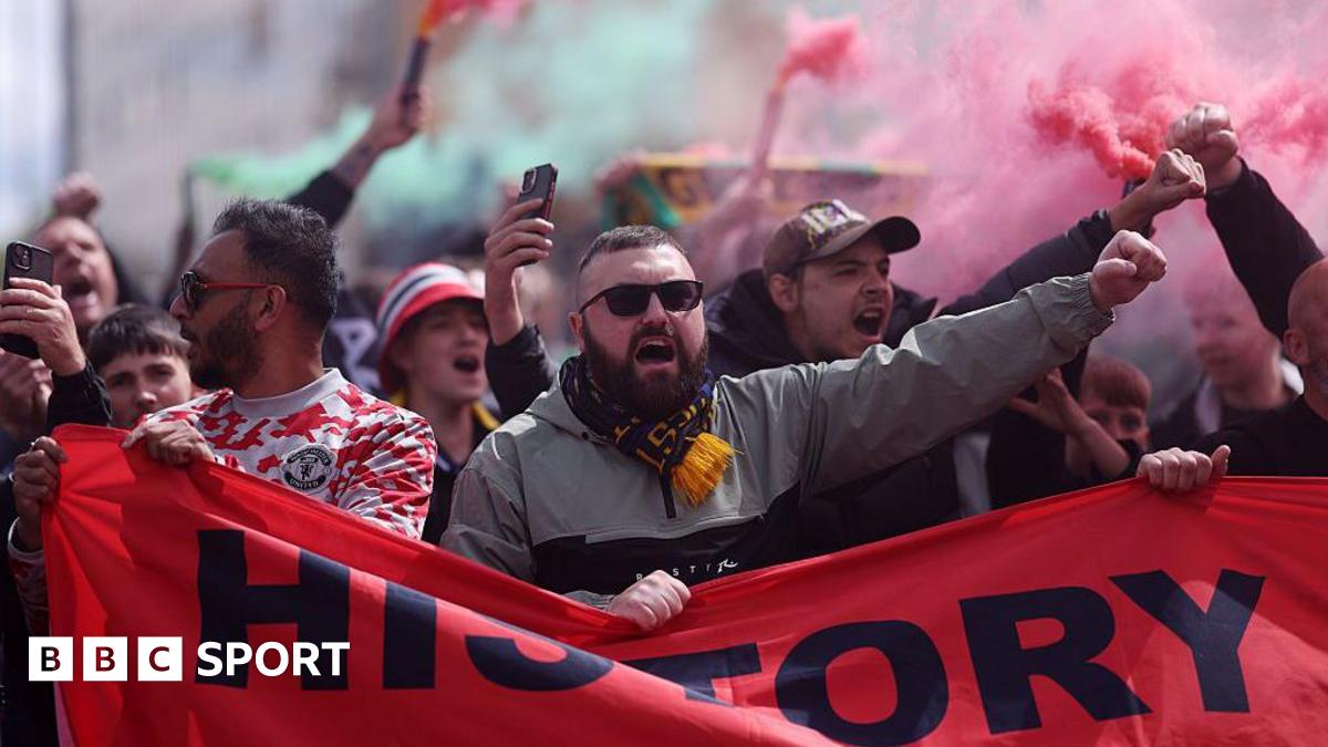 'We're a laughing stock' - Man Utd fans to protest