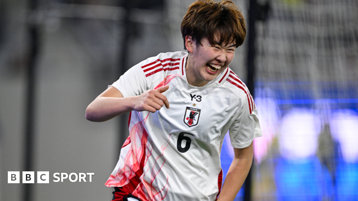 Tottenham sign teenage Japan defender Koga