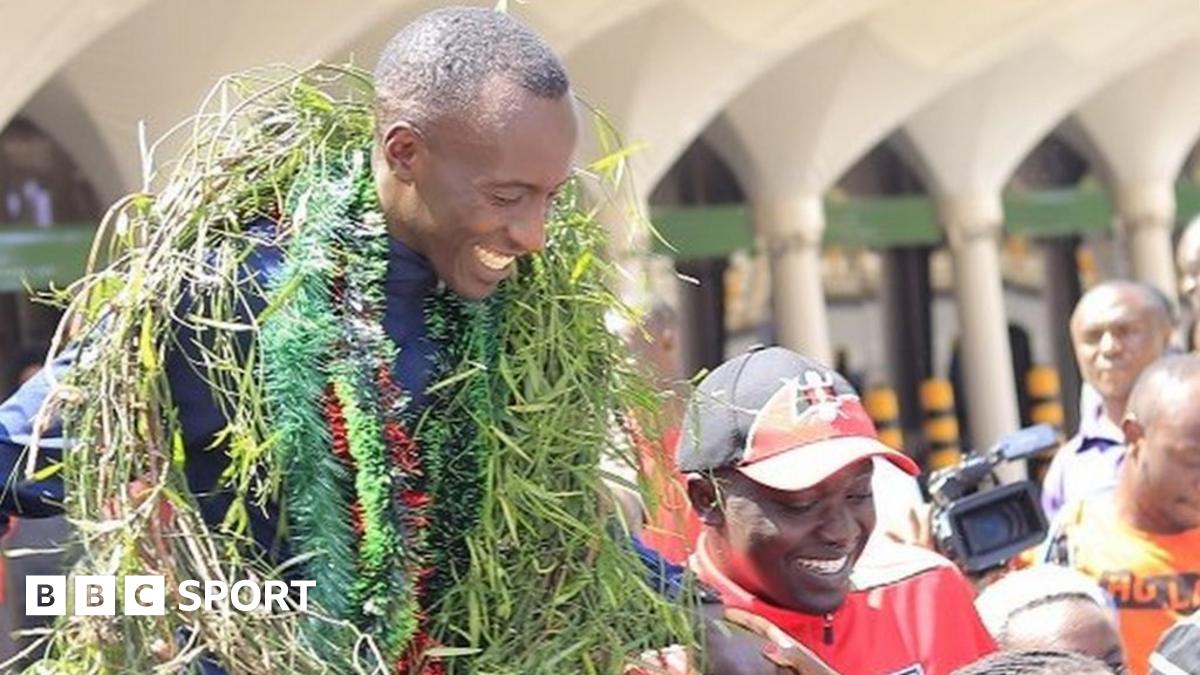 Kelvin Kiptum: From borrowing shoes to breaking world records - BBC Sport