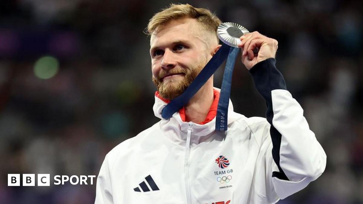 Josh Kerr named Scottish athlete of the year - BBC Sport