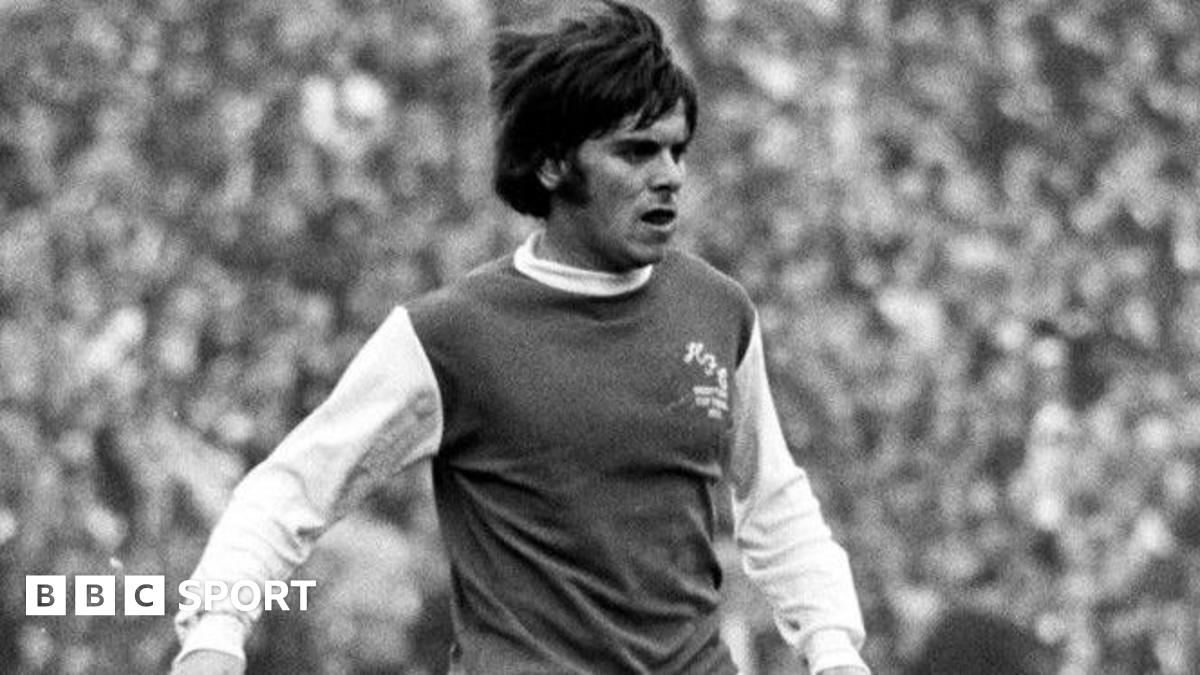 Alex Edwards: Former Hibs winger dies at age 78