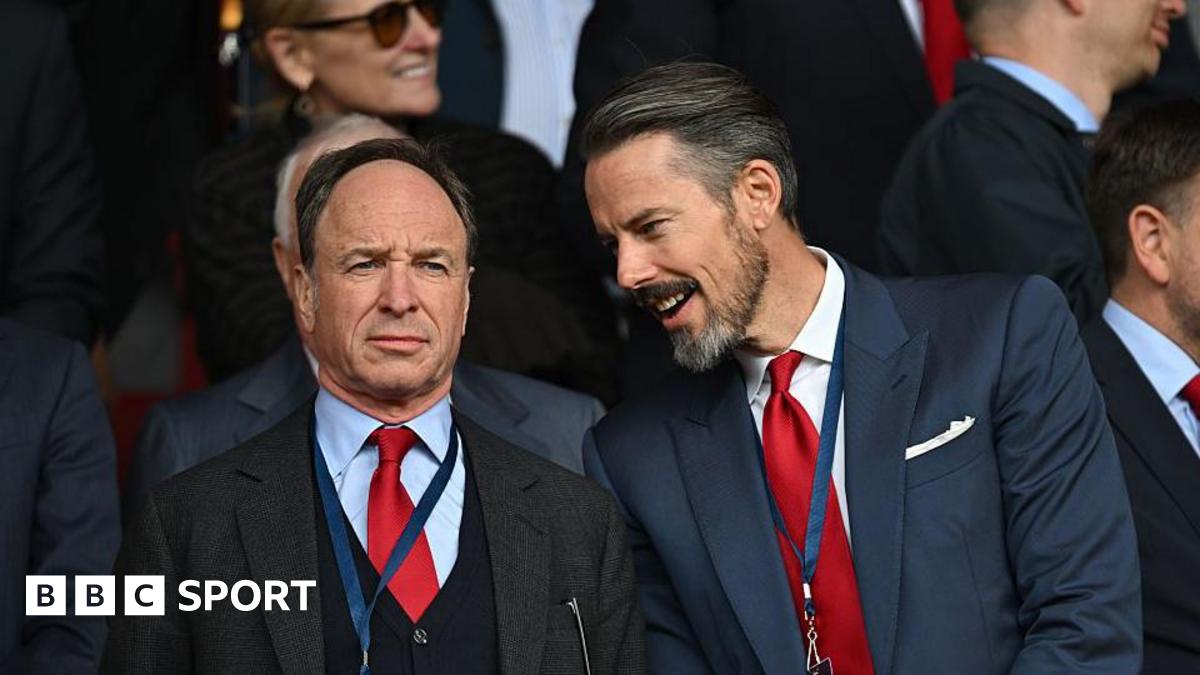 Vice-chair Lewis leaves Arsenal in board reshuffle
