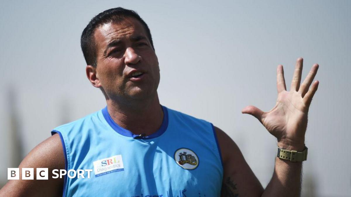 Kent appoint Hollioake as new head coach