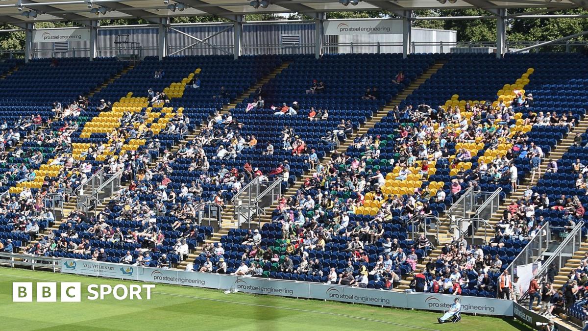 Glamorgan sign rookie batter Callum Nicholls