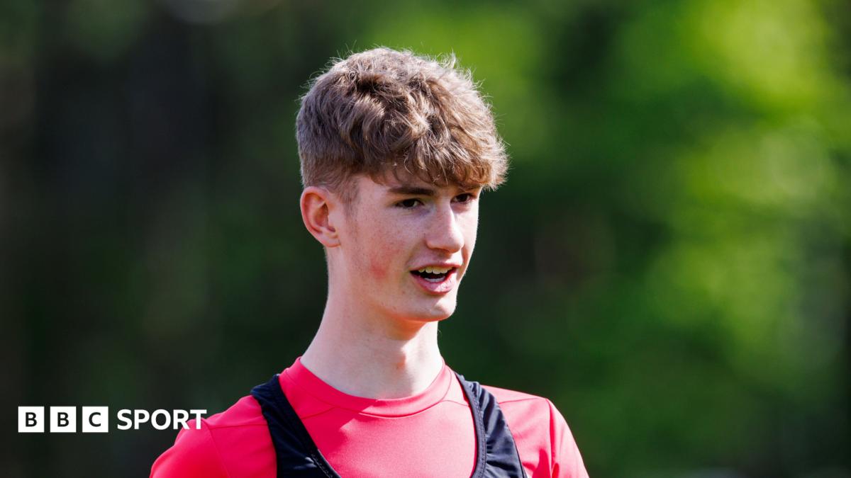 Hearts: James Wilson juggles football with school exams - BBC Sport