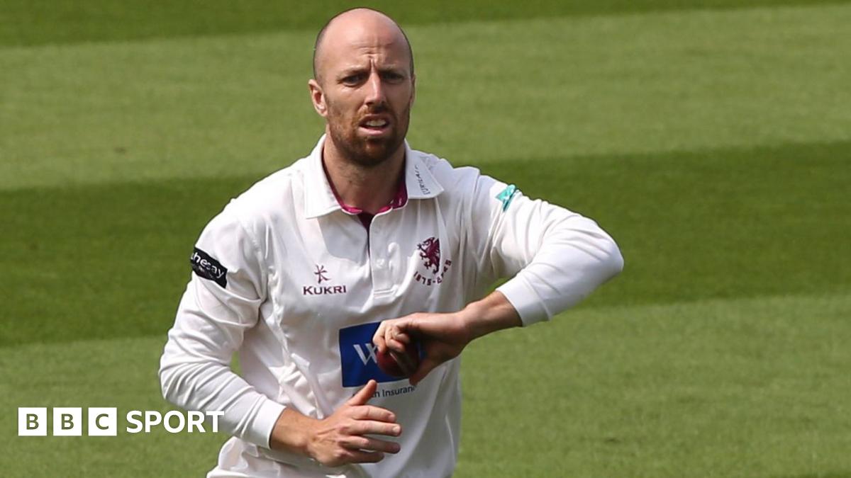 Leach helps Somerset to rapid victory over Durham