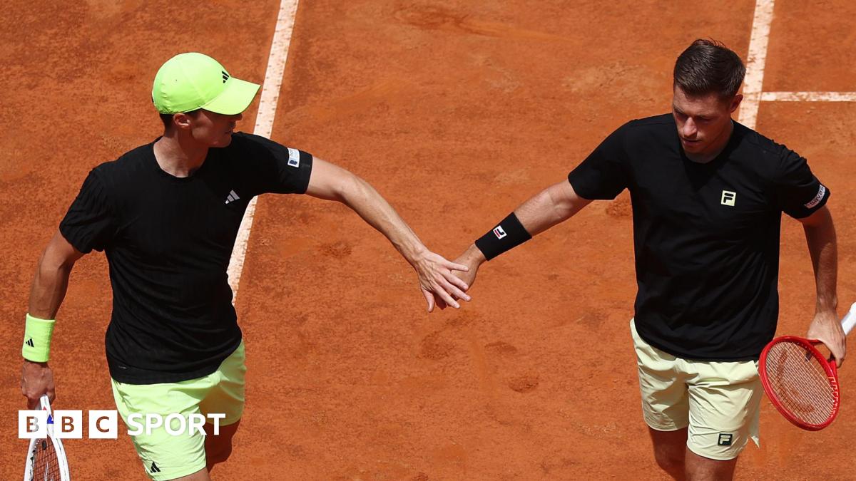 Britons Salisbury & Skupski reach last eight