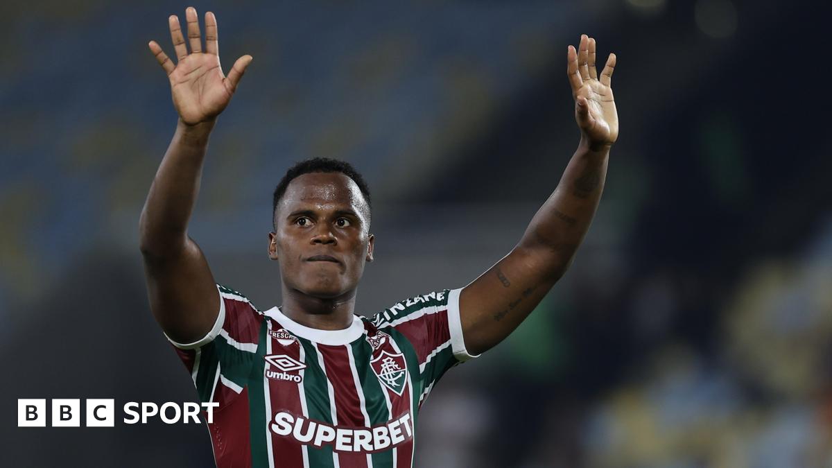 Wolves sign Colombia winger Arias for £15m