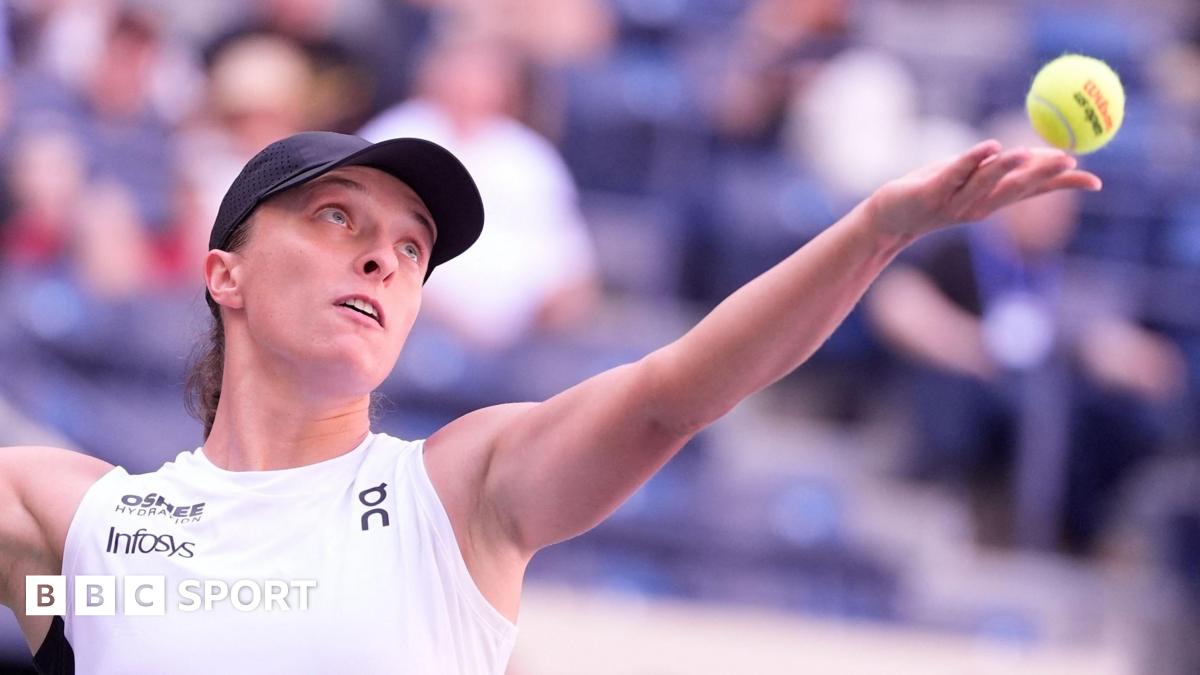 Swiatek begins US Open title bid with comfortable win