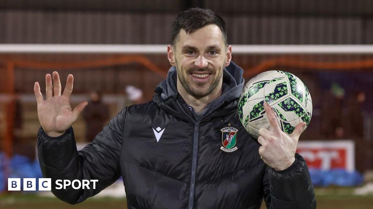 Irish Premiership: Glentoran 'very fortunate to have Patrick Hoban' - Declan Devine