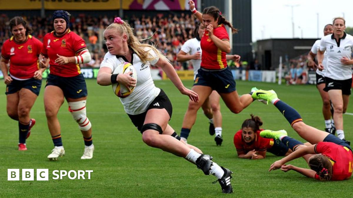New Zealand beat battling Spain with 13 players